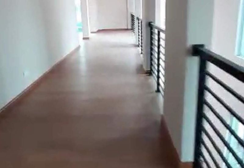 Ampang - 3 storeys, 6 rooms, near shops (15Ksf)