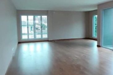 Ampang - 3 storeys, 6 rooms, near shops (15Ksf)