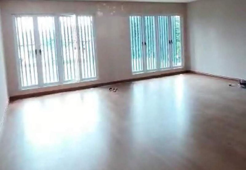 Ampang - 3 storeys, 6 rooms, near shops (15Ksf)