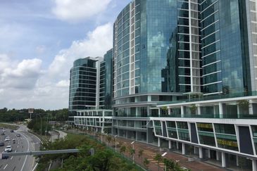 UOA business park - facing Federal Highway, LRT