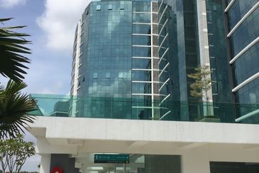 UOA business park - facing Federal Highway, LRT