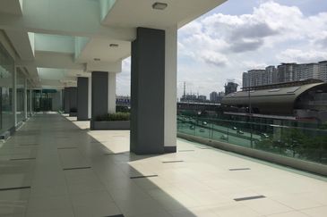 UOA business park - facing Federal Highway, LRT