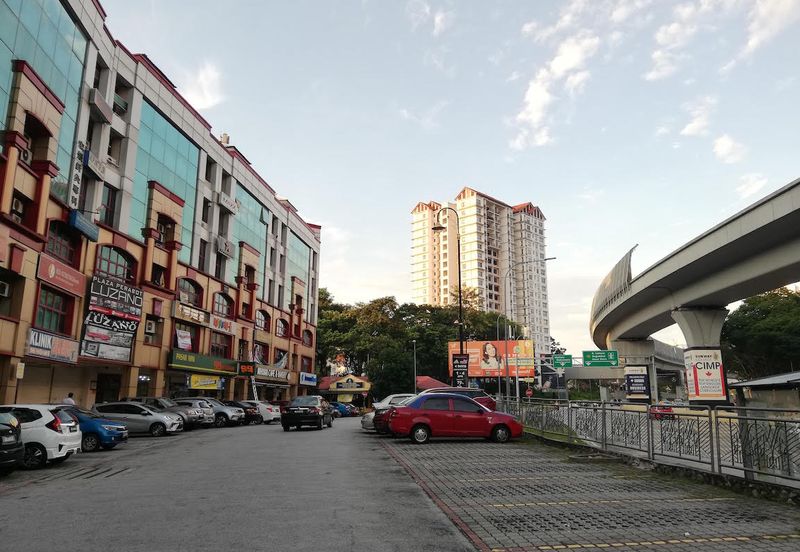 Pelangi Square- main road, MRT, 6 storeys, lift