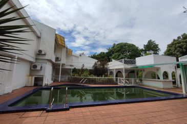 Titiwangsa-21Ksf land/park 20 cars (office/school)