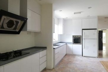 Titiwangsa-21Ksf land/park 20 cars (office/school)