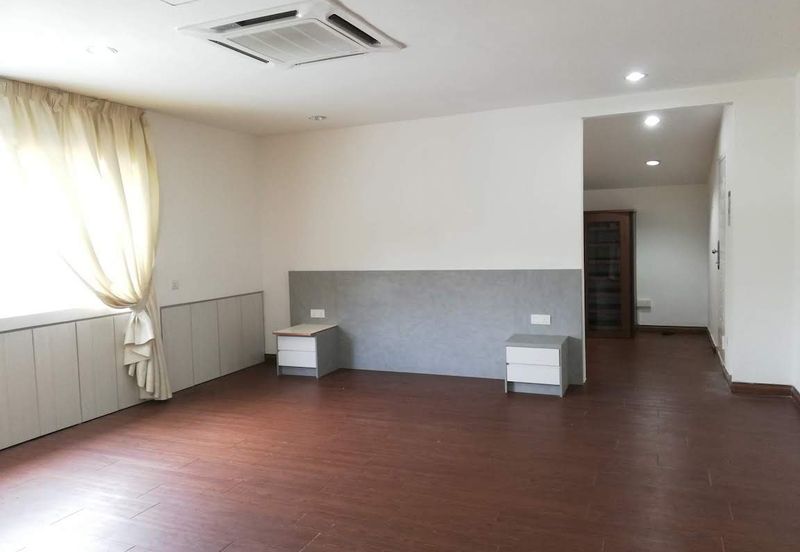 Titiwangsa-21Ksf land/park 20 cars (office/school)