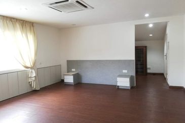 Titiwangsa-21Ksf land/park 20 cars (office/school)