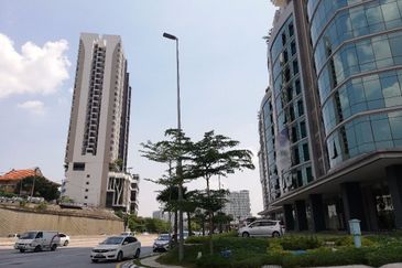 OKR- Enbloc building, main road,9 storey (34000sf)
