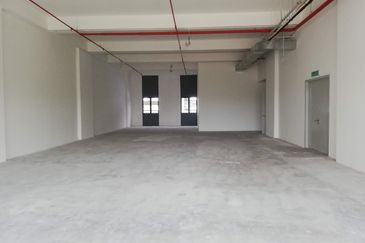 OKR- Enbloc building, main road,9 storey (34000sf)