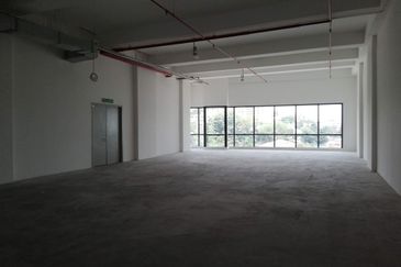 OKR- Enbloc building, main road,9 storey (34000sf)