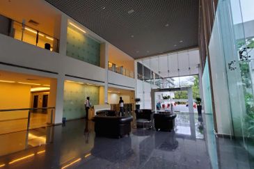 Office Tower (156Ksf, 6 storeys, 280 carpark) 