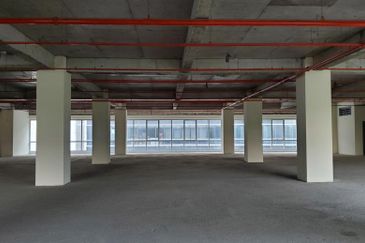 Office Tower (156Ksf, 6 storeys, 280 carpark) 