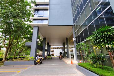 Office Tower (198Ksf, 11 storeys, 350 carpark) 