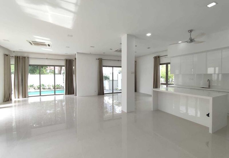 Gated, pool, new kitchen