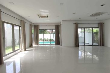 Gated, pool, new kitchen