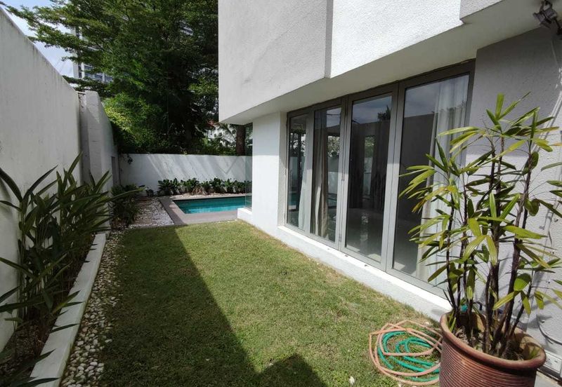 Gated, pool, new kitchen