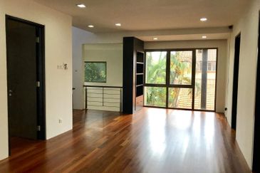 Gated, pool, new kitchen