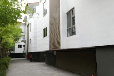 Gated, pool, new kitchen