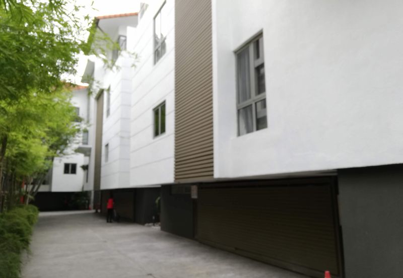 Gated, pool, new kitchen