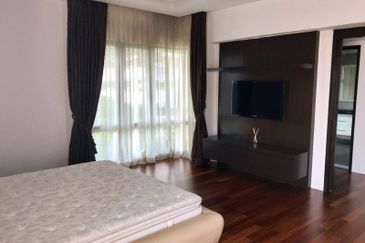 Gated, pool, new kitchen