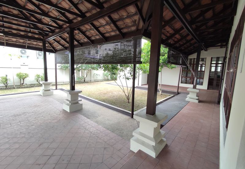 Ampang - Office/yoga/art centre (main road frontage) 