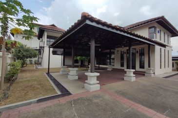 Ampang - Office/yoga/art centre (main road frontage) 