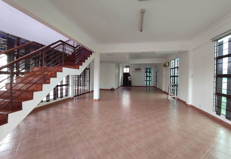 Ampang - Office/yoga/art centre (main road frontage) 