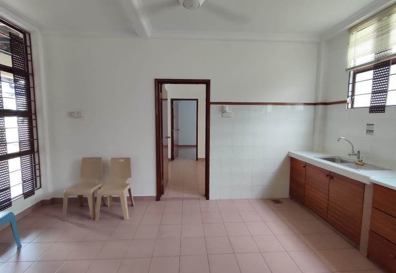 Ampang - Office/yoga/art centre (main road frontage) 