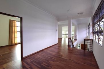 Ampang - Office/yoga/art centre (main road frontage) 