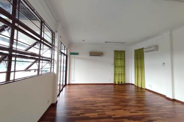 Ampang - Office/yoga/art centre (main road frontage) 