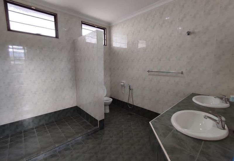 Ampang - Office/yoga/art centre (main road frontage) 