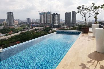 NEW -PJ, Gated, lift, pool (Foreigners can buy)