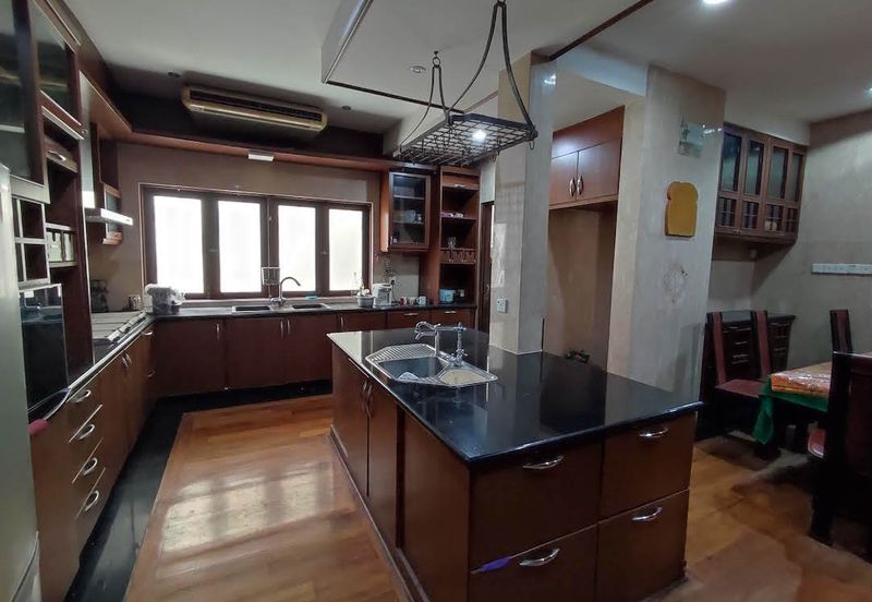 Bangsar - greenery (very private)