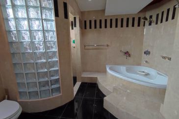 Bangsar - greenery (very private)