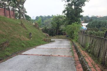 Taman Duta (18000sf)-guarded,hi ground, nice view