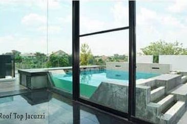 PJ - Showroom, office, residence (busy road)