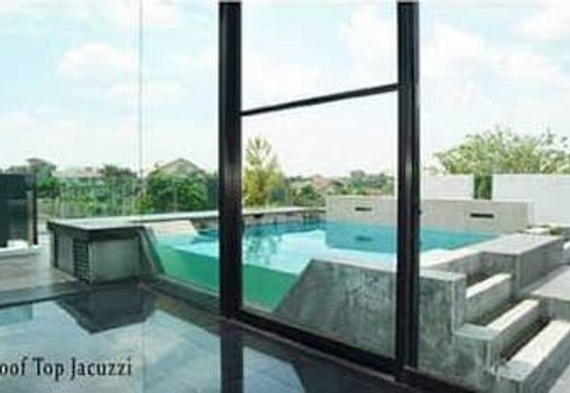 PJ - Showroom, office, residence (busy road)