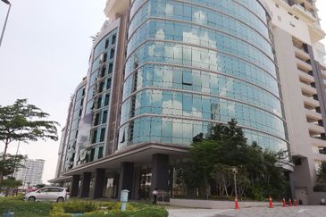 OKR Southbank - Enbloc building,main road,9 storeys 