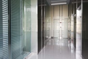 OKR Southbank - Enbloc building,main road,9 storeys 