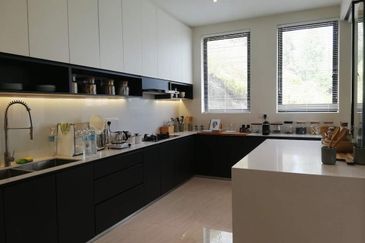 NEW-PJ, Gated, lift, pool (Foreigners can buy) 