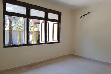 Jln Damai-15000sf land (Office/School/Cafe) Refurbished