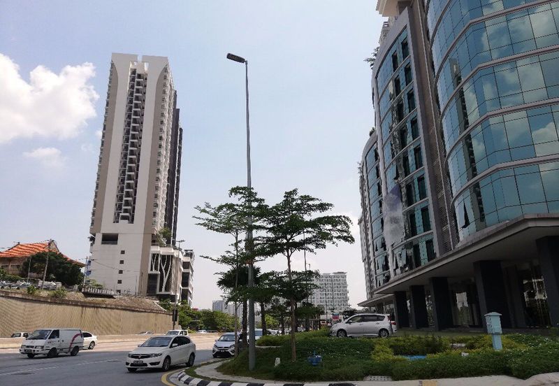 OKR Southbank - Enbloc building,main road,9 storeys  