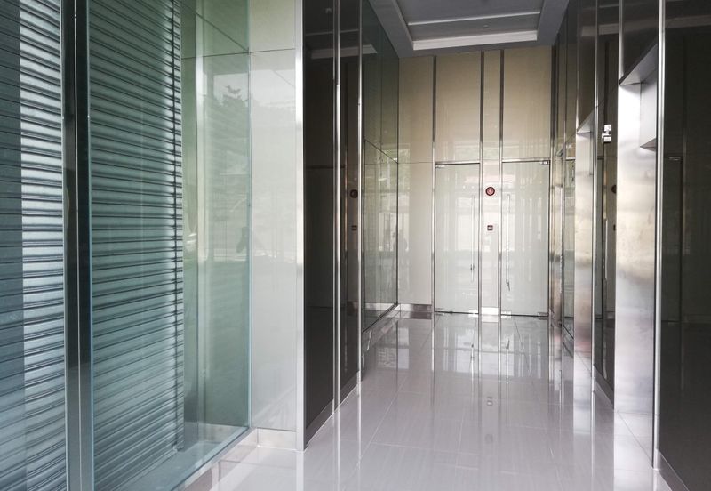 OKR Southbank - Enbloc building,main road,9 storeys  