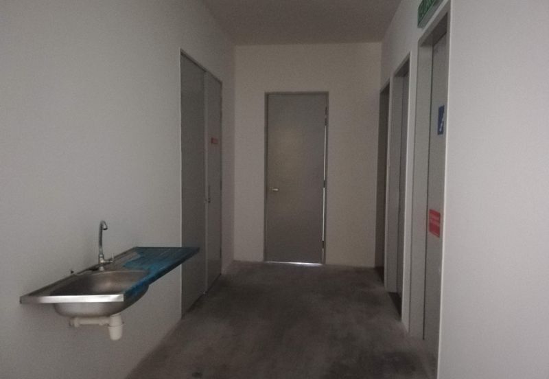 OKR Southbank - Enbloc building,main road,9 storeys  