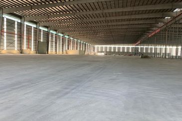 North Port-NEW (7. acre/190Ksf) with loading bay
