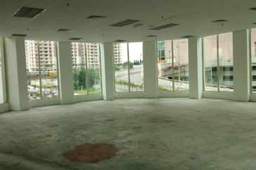 Concourse - Retail, Showroom, gym (walk to LRT)