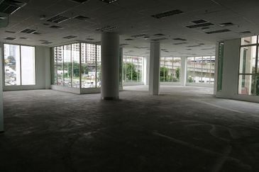 Concourse - Retail, Showroom, gym (walk to LRT)