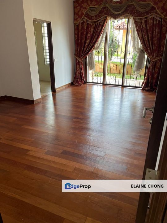 Ukay Heights (park 10-15 cars), Selangor, Ampang