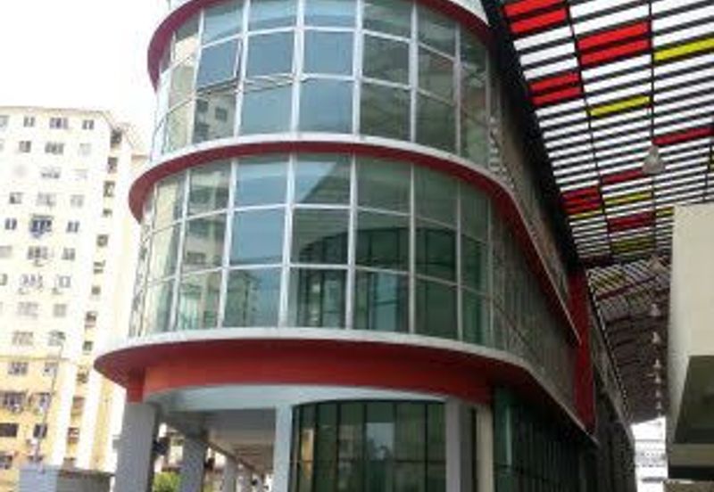 Medan 28 - Corner, 3.5 storey