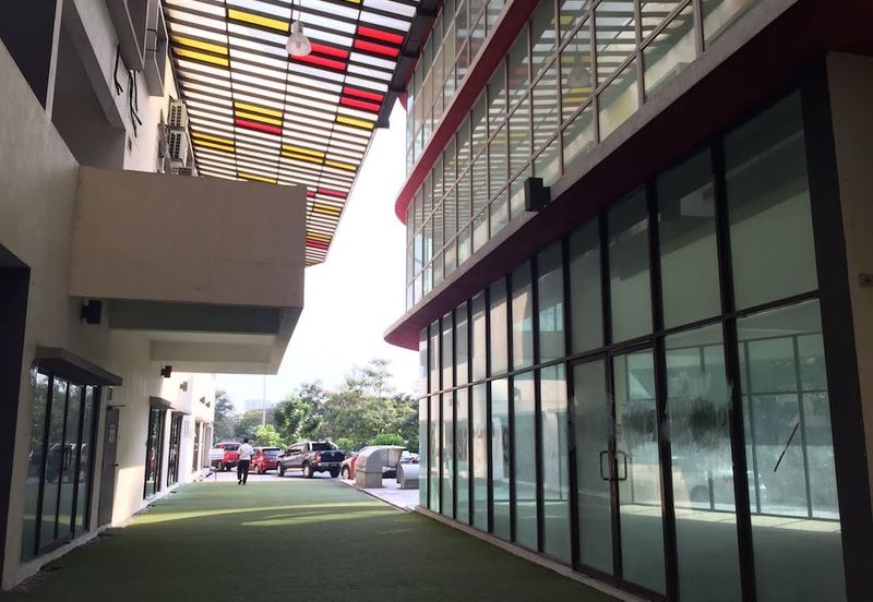 Medan 28 - Corner, 3.5 storey